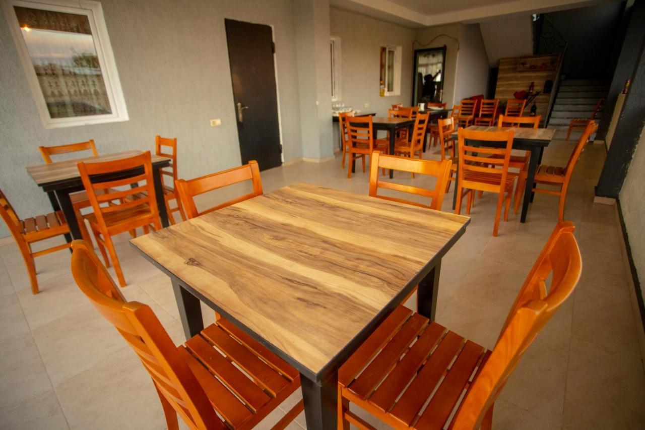 巴统 Pollux酒店 外观 照片